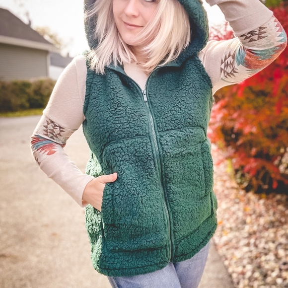 Zenana Full Size Run Soft Sherpa High-Low Hooded V - Picture 2 of 5